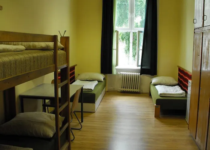 Mogyorodi Albergue *